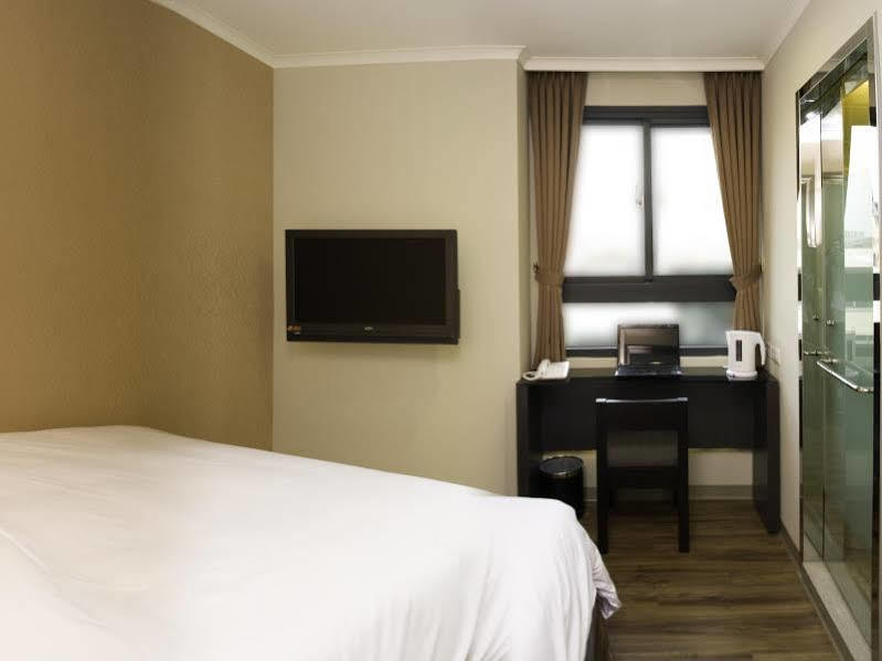 การ์เด้น โฮเต็ล ไทชัง Hotel ไถจง ภายนอก รูปภาพ