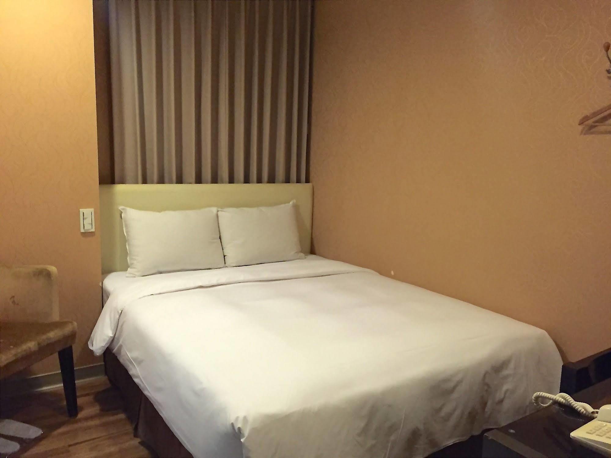 การ์เด้น โฮเต็ล ไทชัง Hotel ไถจง ภายนอก รูปภาพ