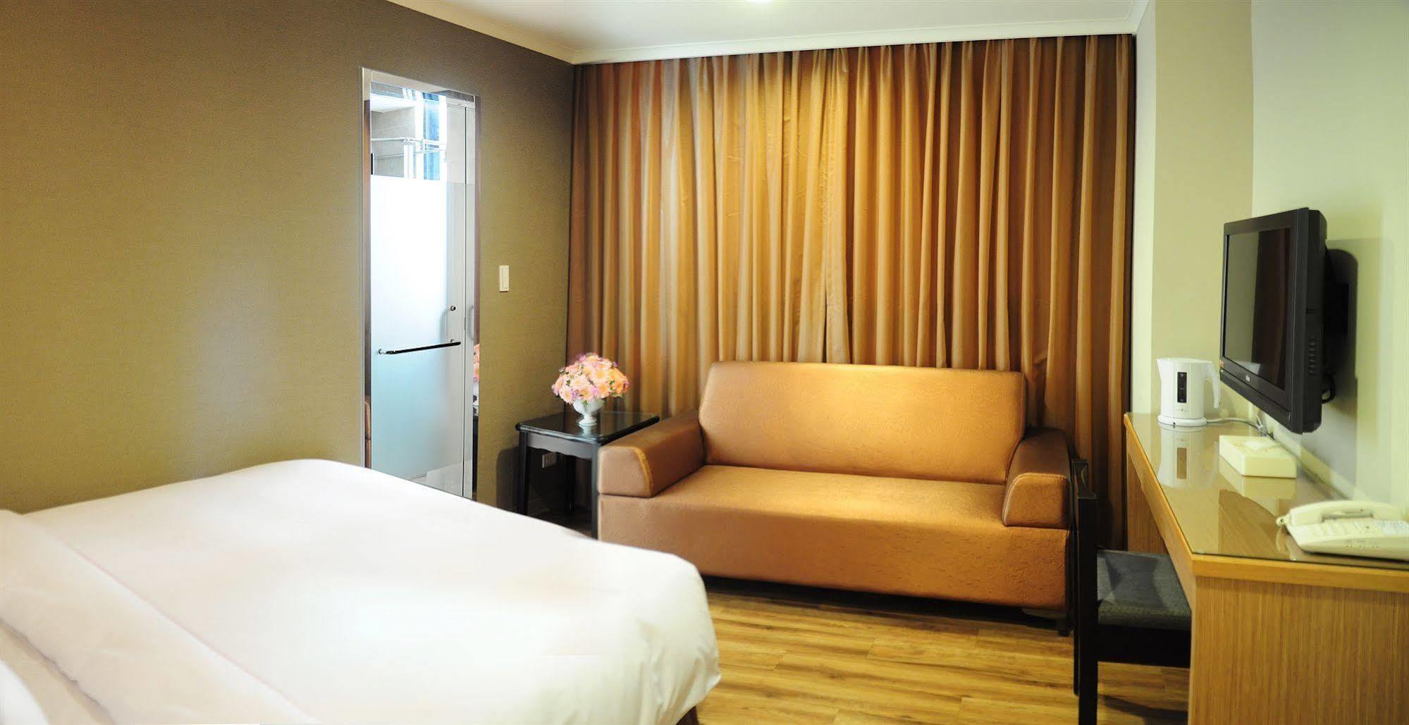 การ์เด้น โฮเต็ล ไทชัง Hotel ไถจง ภายนอก รูปภาพ